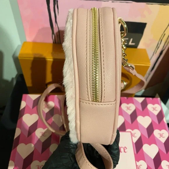 Juicy Couture Faux Fur Heart Crossbody Bag and Card Holder Gift Set - Picture 3 of 6